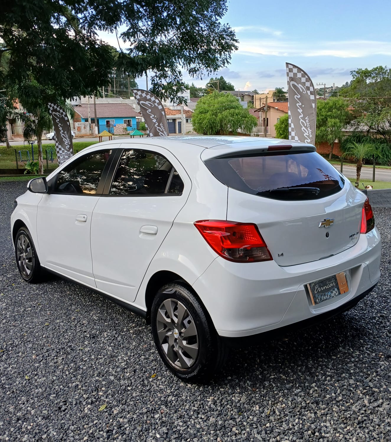 Onix 1.4 Lt 2015 - Completo E Econômico!